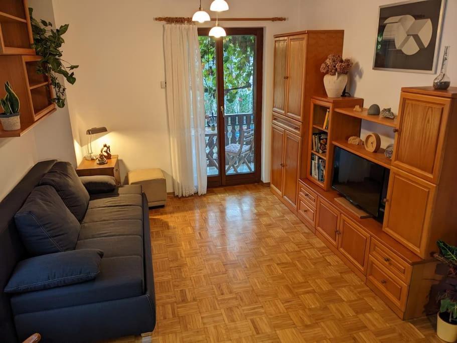 Apartment Kolodvor Dornberk Exteriör bild